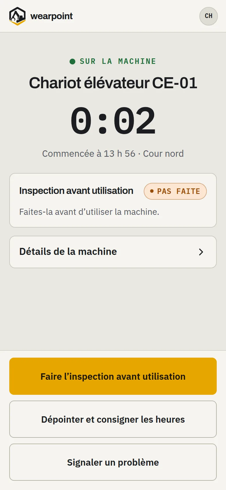 Un opérateur sur un chariot élévateur dans wearpoint : minuterie, inspection à faire, dépointage et signalement.